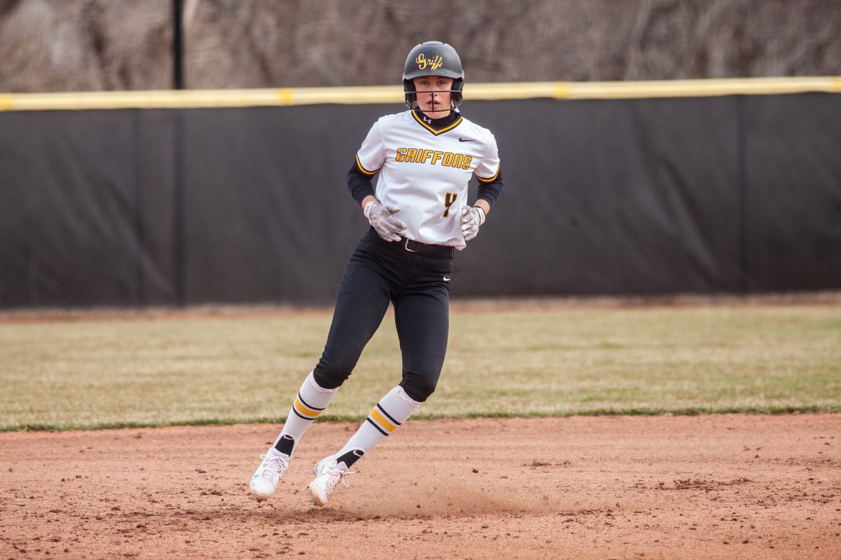 🥎 RECAP: Leaving Texas with some momentum 🔔 

<a href="/GriffonSoftball/">Griffon Softball</a> (5-5) rallied from a three-run deficit to down Ouachita Baptist, 5-3, in the final game of the George and Ola McCorkle Challenge.

📰- bit.ly/3CJKEfu

#BlackisGold🔔 | #GriffUp🦅🦁