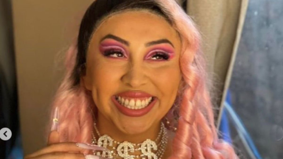 chloeedt6kq's tweet photo. la #nayafacil viene a dar discurso de ciber bullying?? ELLA que hace una hora subio un pantallazo exponiendo a un padre con su hijo enfermo y q sus facilines van a desearle hasta la muerta y ella conoce como son sus fans y  aun asi expone por que ella fomenta el odio. #nayafacil https://t.co/rTPBxWMqlS