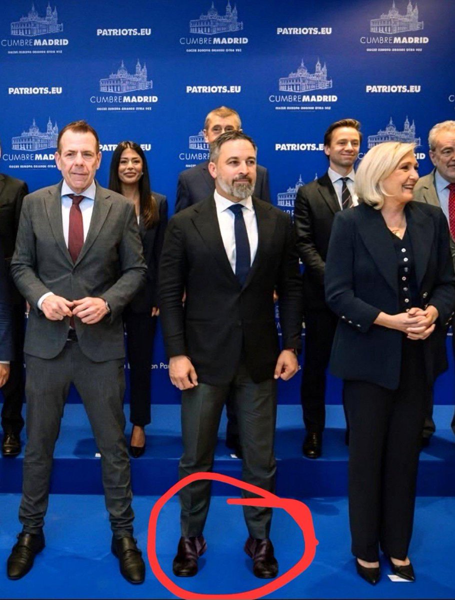 fedeloga's tweet photo. @infovlogger36 Ni abascal mide 180 ni tu 172 🥸 https://t.co/sdn3KmuZaC