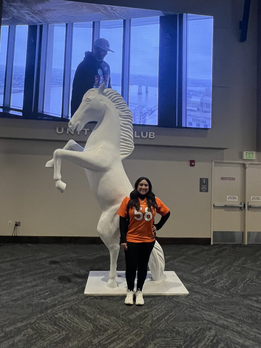 De1dre84's tweet photo. #verizonfanfest  Broncos! 💙🧡 https://t.co/EPvUtFGxpt