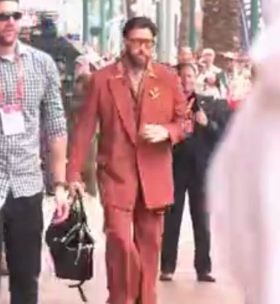 Roberto Boucher dressed Travis Kelce.