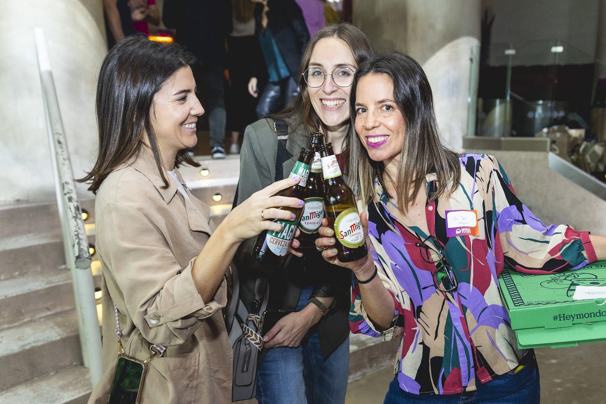 LaMochiladeMama's tweet photo. 🍻Chin chin!🍻

En el #HeymondoBirratour nadie pasó sed. ¡Tuvimos @SanMiguel fresquitas para todos nuestros invitados! 

Magna, Especial, sin gluten, 0,0... ¡Un buen surtido para todos los gustos y necesidades!

@MiniOnTourES @iizquierdo @disfrutaelviaje @hoyviajoyo https://t.co/5XaDVz1qij