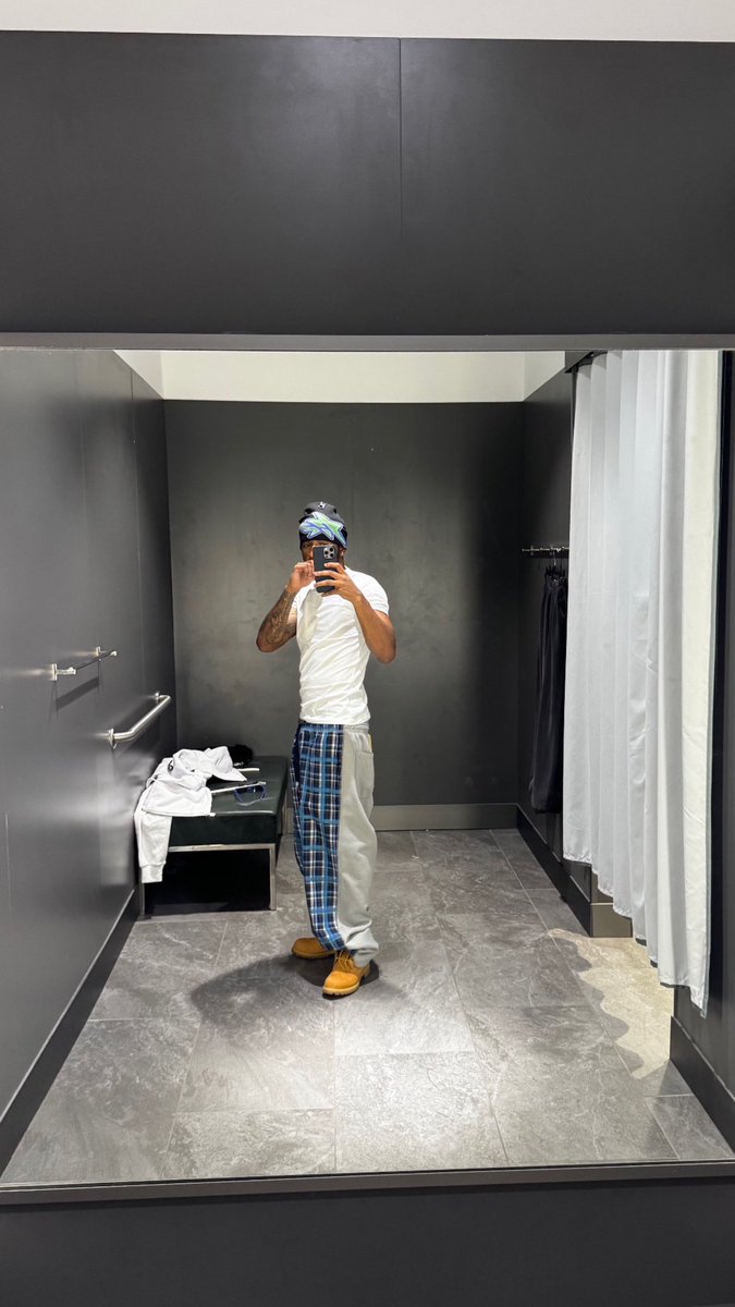 _ogeric's tweet photo. H&amp;M X Heron Preston🔥 https://t.co/xYo3KnqOJN