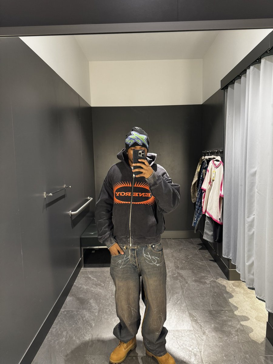 _ogeric's tweet photo. H&amp;M X Heron Preston🔥 https://t.co/xYo3KnqOJN
