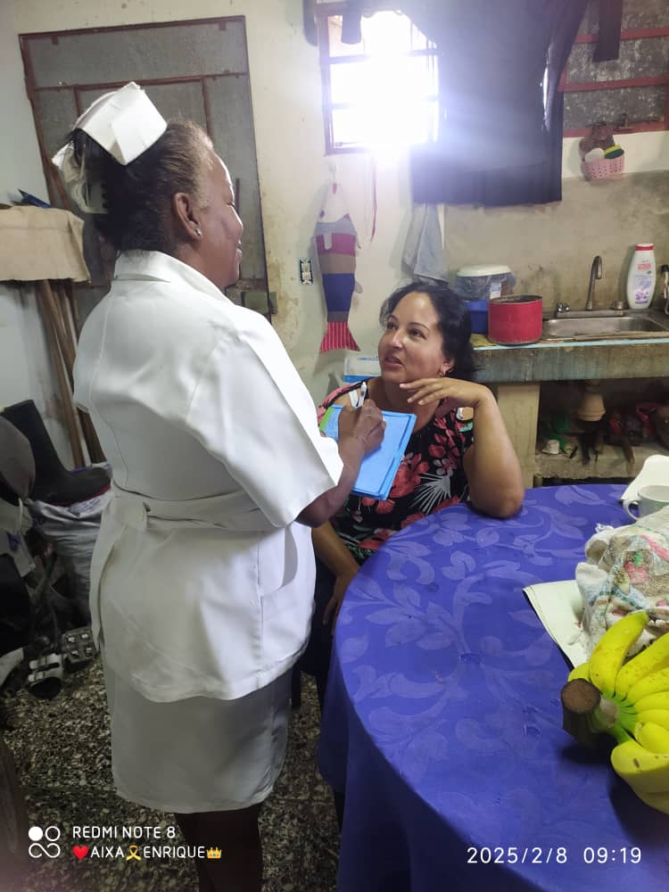 Feria por la salud en el barrio en transformación Comunidad Buenos Aires. Nuestros profesionales acercando los  servicios de salud a la comunidad. Atención diferenciada  a pacientes vulnerables, adultos mayores, niños y embarazadas. 
#CubaPorLaVida
#LaHabanaPorLaSalud