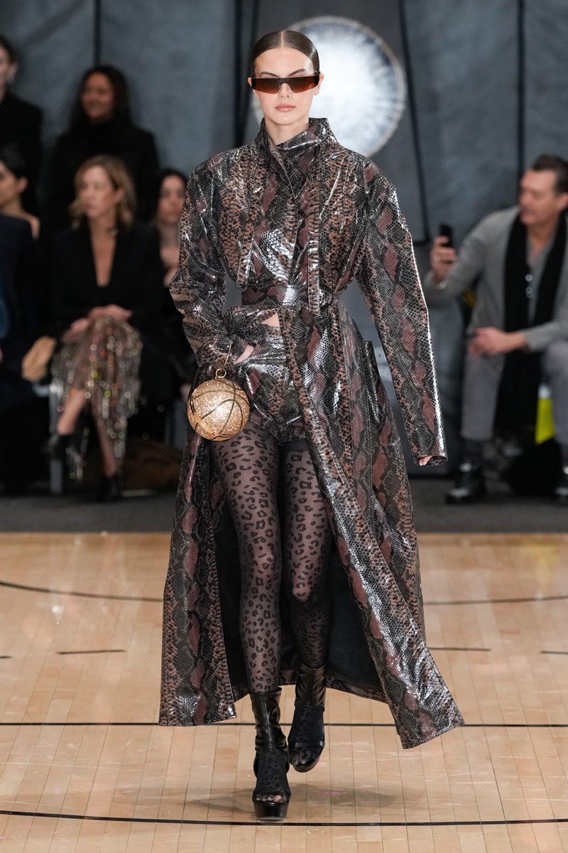 Fashionismo's tweet photo. Animal print segue vivíssimo na #NYFW #Lapointe https://t.co/IPzzAUU5Q6