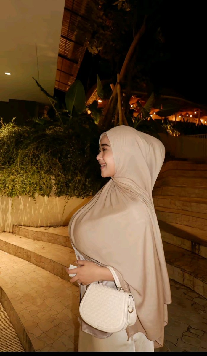 Ariyani Aniariyani (@emmabrightnees) on Twitter photo 