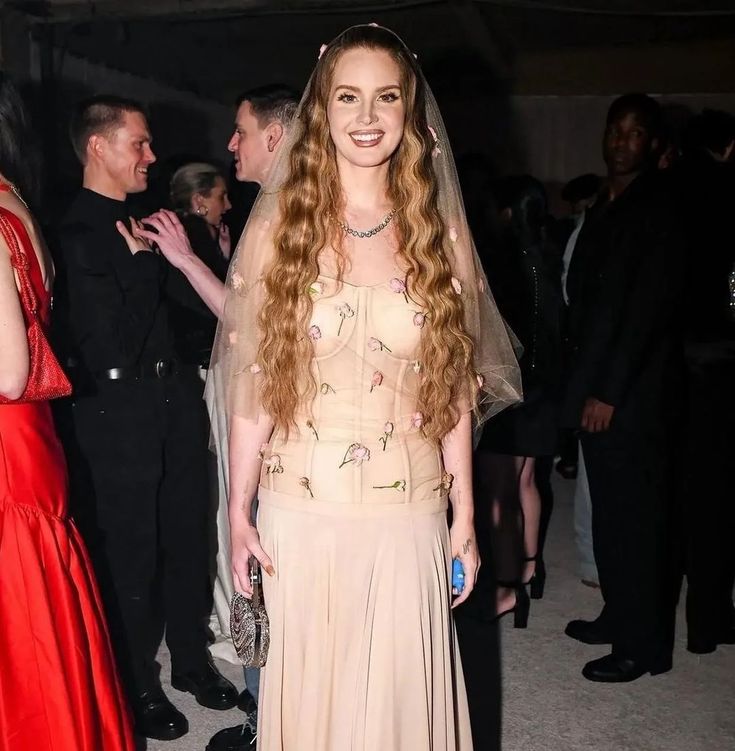 — Ela é Ave Maria e está pronta pra quebrar tudo em jerusalém. #DragRaceMWR