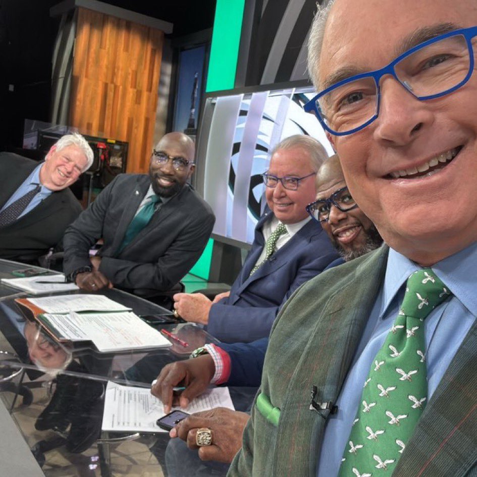Ike58Reese's tweet image. 👀 @NBCSPhilly #PreGameShow #SBLIX #FlyEaglesFly