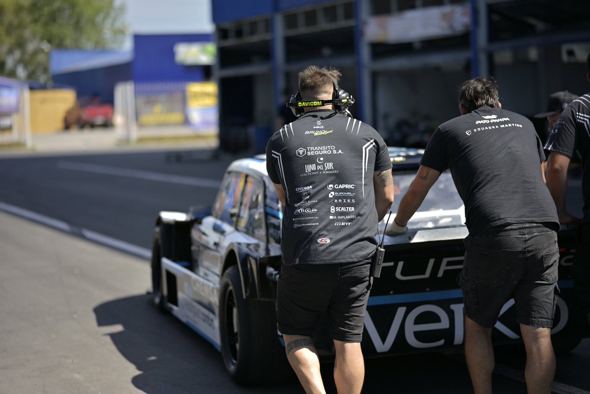 Imágenes de un lindo domingo 📸🚀

Seguimos mejorando con Esteban, hoy cerramos la segunda fecha con un P6 en la final 💪🏼

Contentos por el funcionamiento, a seguir trabajando que en 20 días tenemos la tercera fecha 🏁

#BrunoMS 🔸 #TCPistaMouras