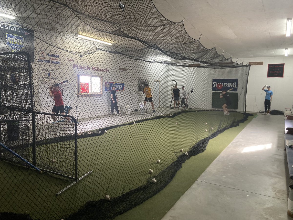 What do you do on Super Bowl Sunday. Get better @ ⚾️⚾️⚾️
#Monarchs💪