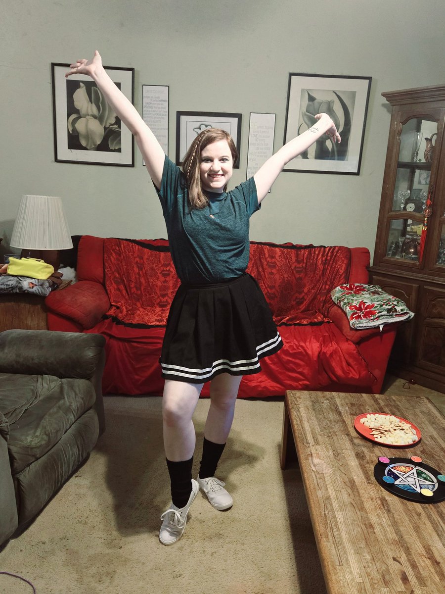 RenCecala's tweet photo. Time for the Super Bowl! I don't know much about sports but if my dad says we cheer to the Philadelphia Eagles then I'm all eagles with my daddy! 💗 May the best team win! https://t.co/3FdIlxUGR6 Don't forget to vote for me! Love ya! #rencecala #contests #modelingindustry https://t.co/UbCsWq0wVq