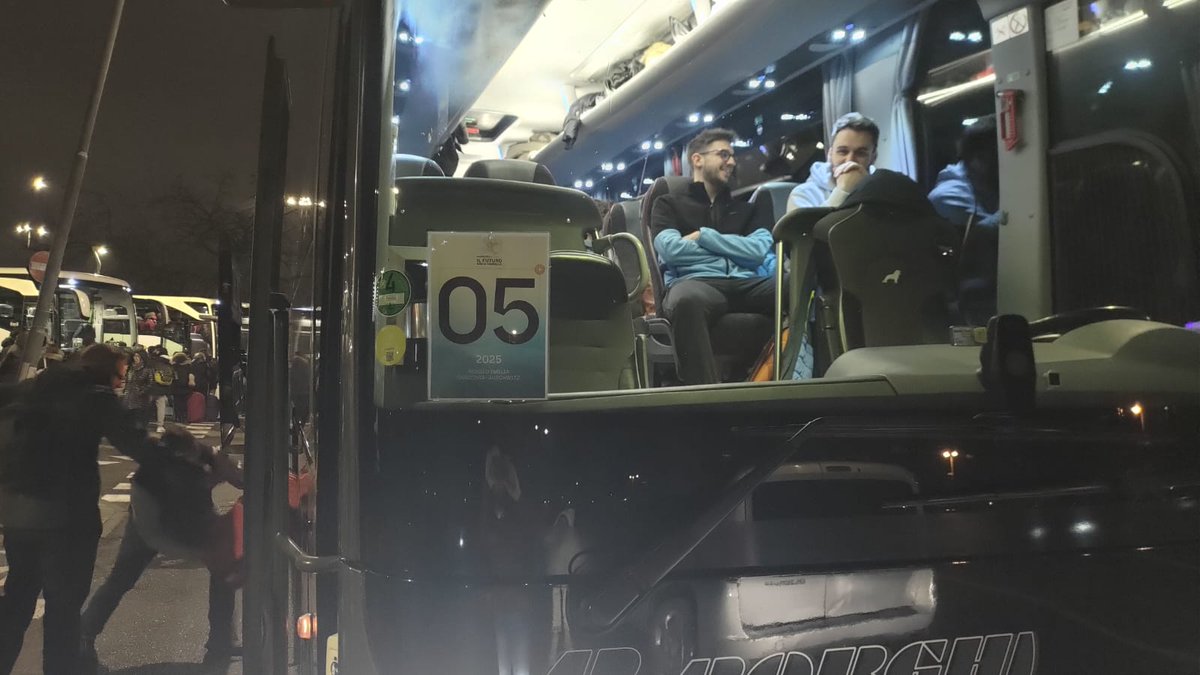 Il Viaggio della Memoria 2025 è partito: il pullman 5 inizia il suo cammino da Montecchio Emilia con le classi del D'Arzo!