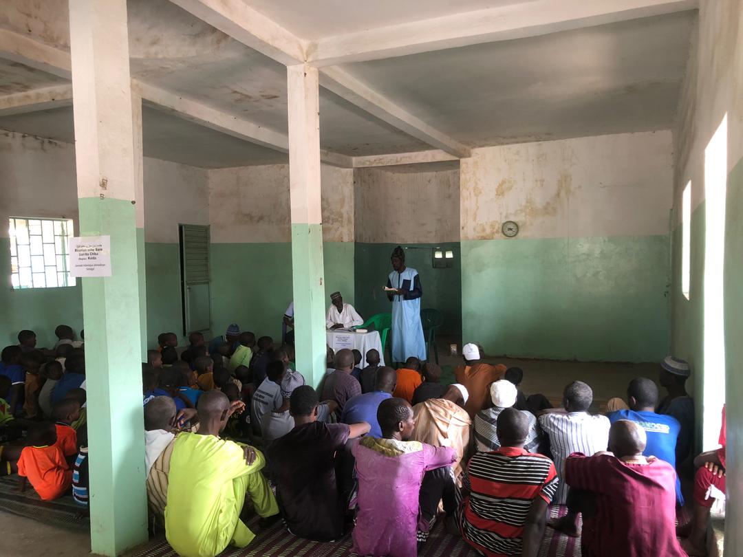 SenegalAhmadiya's tweet photo. Village de #sareSambaChika, région de #Kolda
Une réunion/#jalsa d’éducation, de formation et #tableegi a eu lieu. ALHAAMDOLLIAH  @nabeelahmad7741 
 #Senegal #ahmadiyyasenegal #Africa 
@MTAfrancais @MuslimTVAfrica @alislam @alfazlintl https://t.co/bxn3DIFKmA