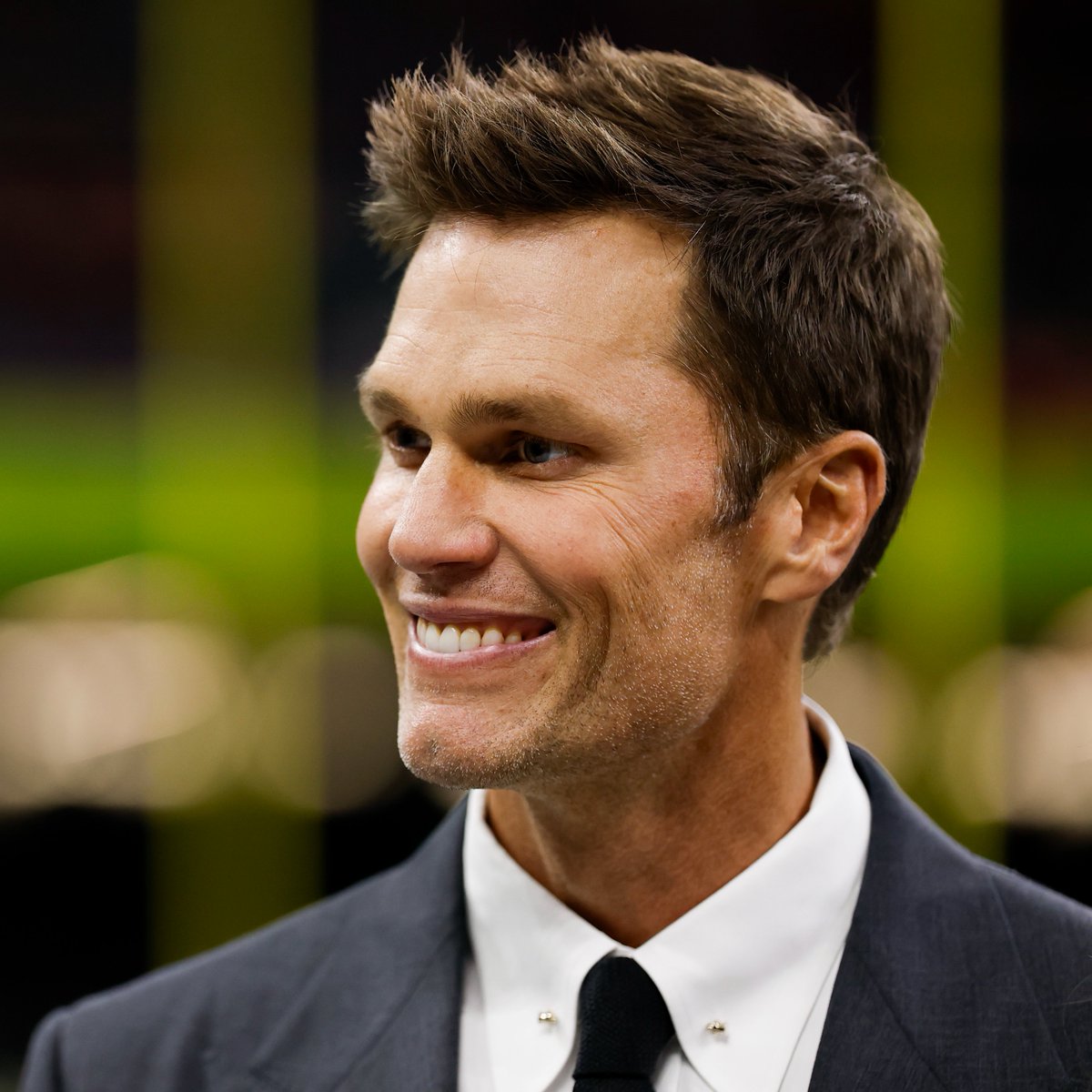 NFL's tweet photo. From winning Super Bowls to calling them. 🐐 @TomBrady 

📺: #SBLIX – 6:30pm ET on FOX
📱: Tubi + NFL app https://t.co/tgX1ybcy4N
