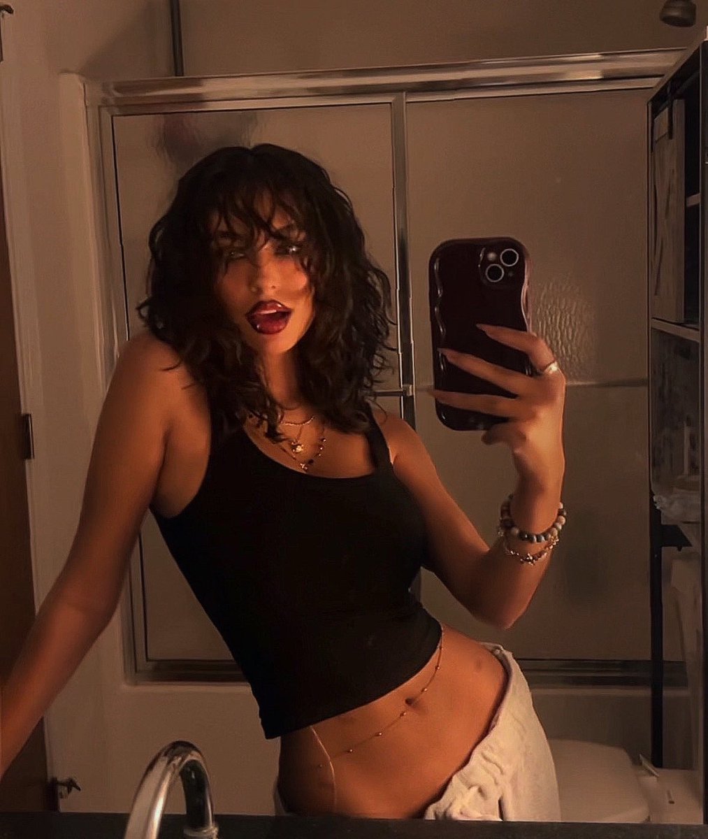 aericito's tweet image. i need a better background though 😞