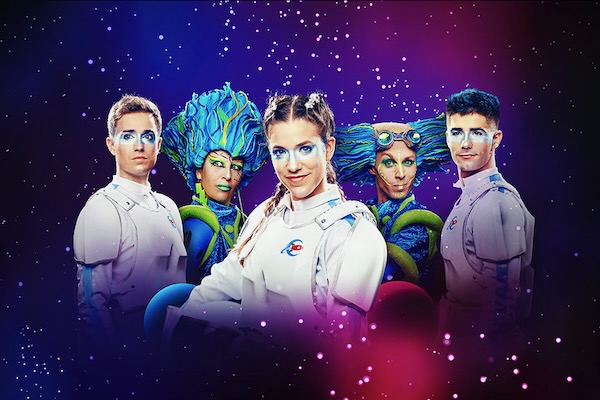 Crítica teatral: «Armstrong, un musical molt espacial». Dani Cherta. Keco Pujol. Int.: Carla Miralda,Ferran Rull,Sergi Espina,Ariadna Suñé,Joan Saez. Dir. musical: Manel García. Dir.: Dani Cherta. Sant Andreu Teatre. Pòdcast: tuit.cat/0OiKc text: tuit.cat/O7dfb