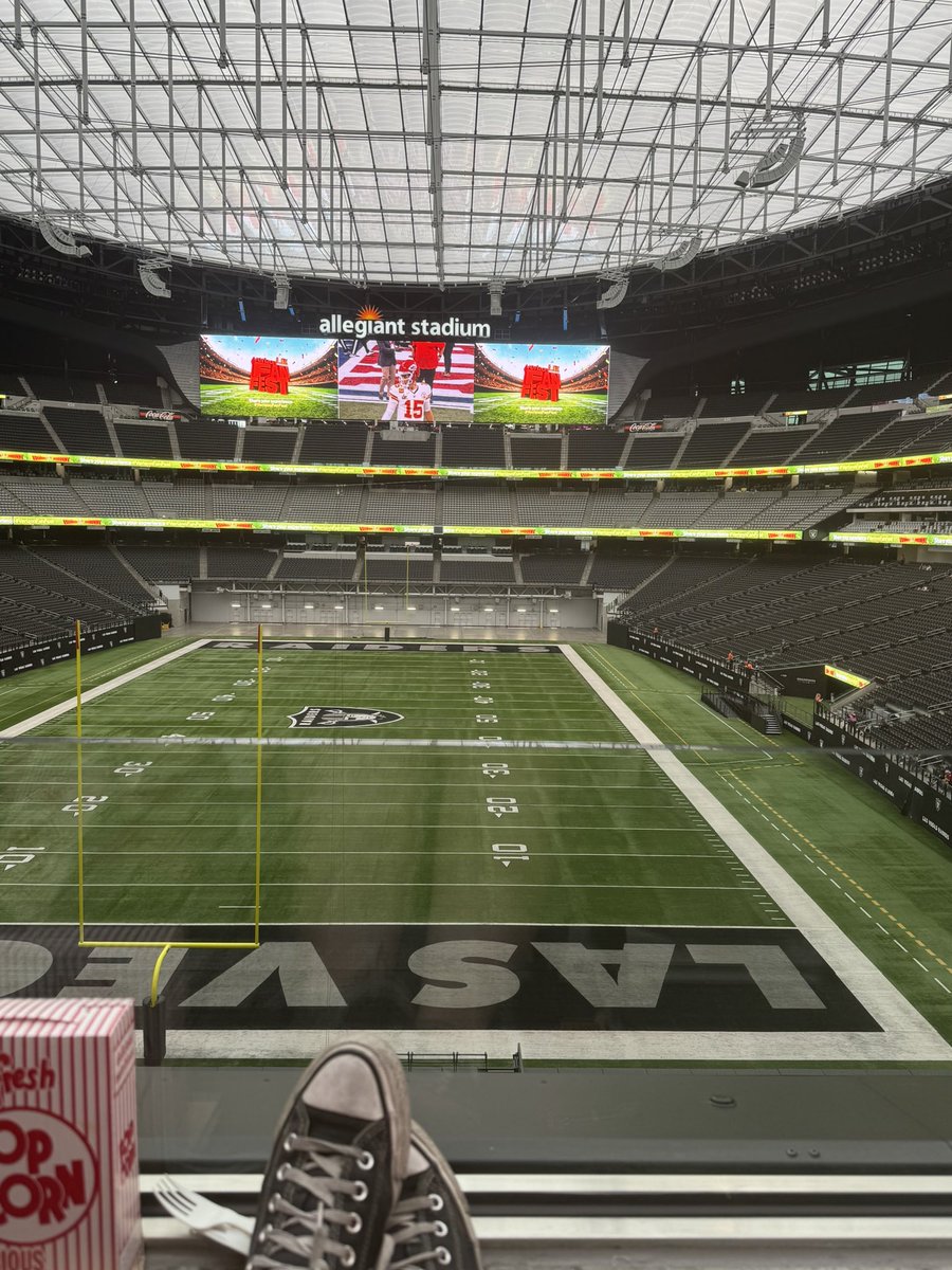 When your Sunday accidentally becomes elite. #VerizonFanFest <a href="/AllegiantStadm/">Allegiant Stadium</a> #ChiefsKingdom #3peat
