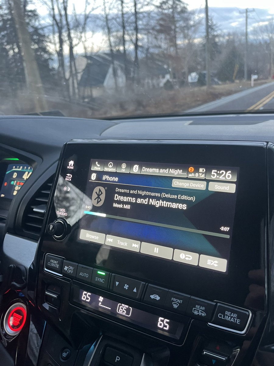 LeseanDaCaddy's tweet photo. Only expectable day for a white boy to be blasting full volume #lank #gobirds https://t.co/6Ulj0DDPKA