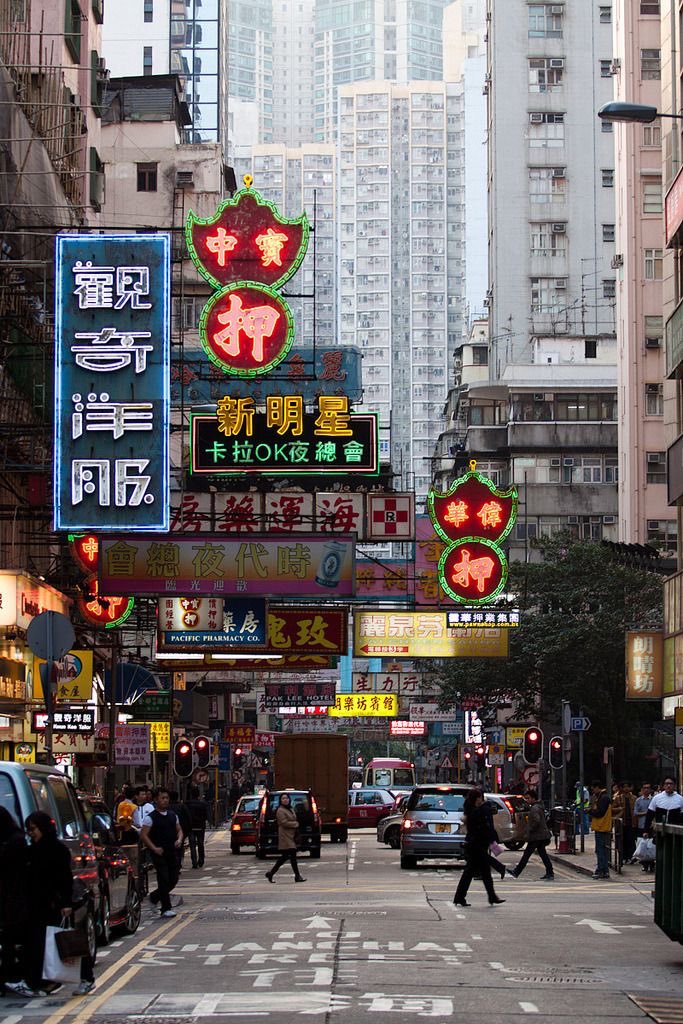 choquei's tweet photo. 🚨SAÚDE: Hong Kong proibirá a posse e o uso de cigarros eletrônicos em 2026.

“Para proteger nossos jovens, acreditamos que é hora de proibir o uso de cigarros eletrônicos [vapes]”, disse o secretário da Saúde, Lo Chung-mau, na televisão. https://t.co/D5qPXFUqHY