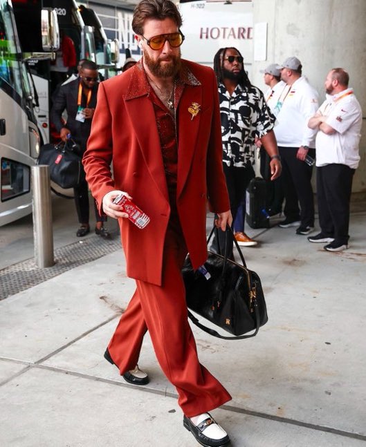 Harry Styles would love this fit if ever he cared to emerge from Italy