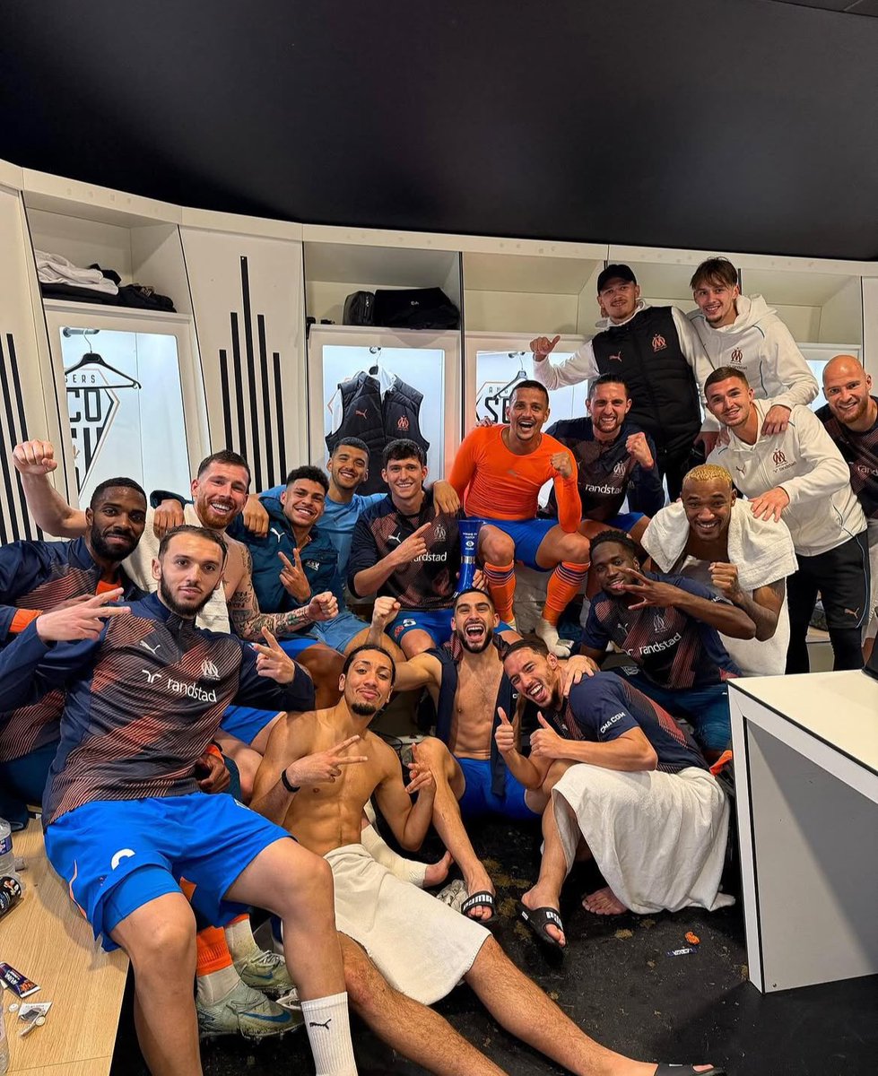 MassiliaZone's tweet image. Cette équipe 🤩🤩