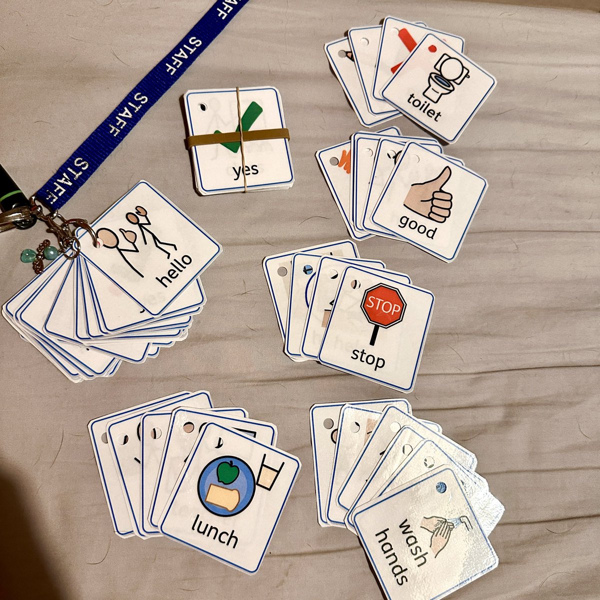zichisek's tweet photo. Zítra nový prvňáček ze Sýrie. Angličtina nula, takže emergency kartičky na lanyard připraveny.
#ucimAnglie #EAL https://t.co/ENEkbCZxAN