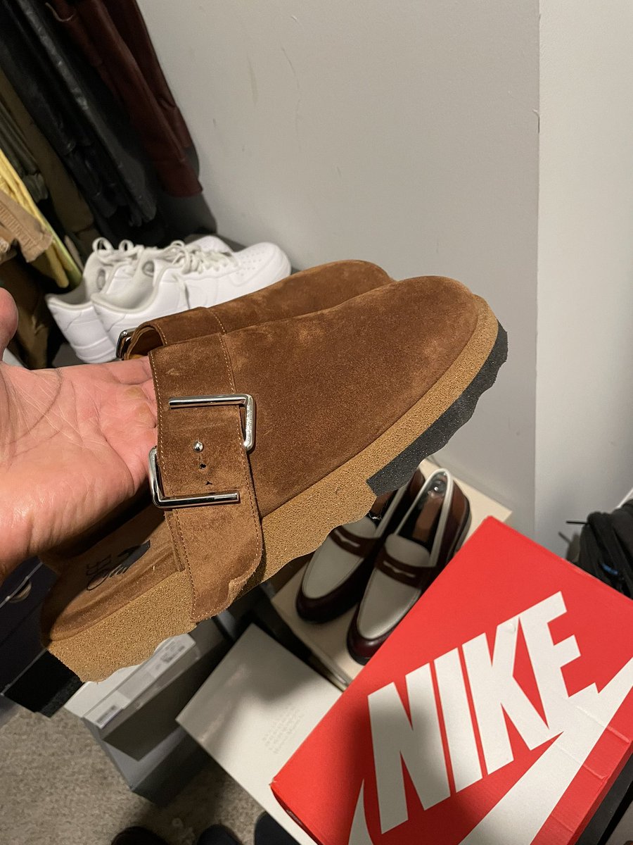 kn0bbr0ke's tweet photo. @SellKicksSunday Off white leather slippers Sz 12 9/10 condition includes box $275 invoiced/shipped @SellKicksSunday #sellkickssunday #sz12 #sz45 https://t.co/CxEGigE0qH