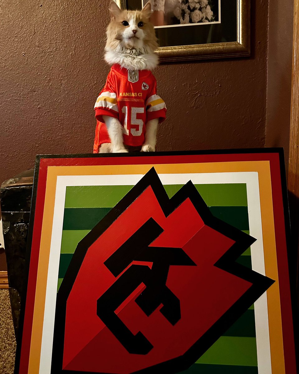 bobfreakinburk's tweet image. Here we go! Drink poured. #Zubaz on. “Catrick Mahomes” is suited up next to the awesome new addition to the #FortKickAss Private Collection. This is it. Let’s go @Chiefs!
#Believe #HerNameIsCheese