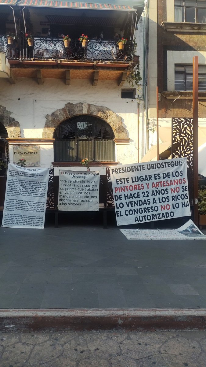 jamenci's tweet image. #Cuernavaca @CuernavacaGob #JoseLuisUriostegui  que paso aquí? Quieren quitar a los pintores y artesanos de #Cuernavaca