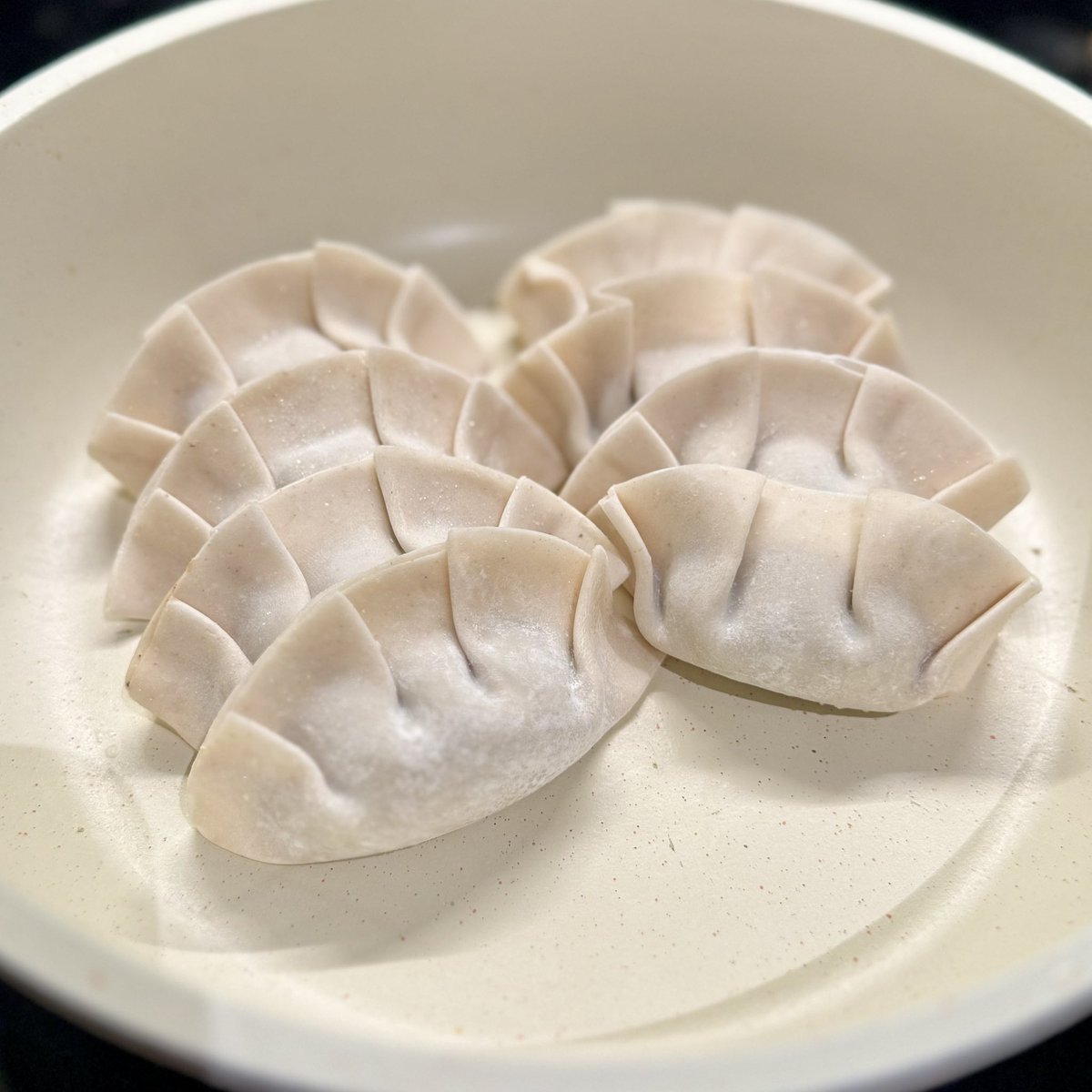 uki_violeta's tweet photo. My frozen dumplings are so pretty 😌✨ https://t.co/OoncMec6ju