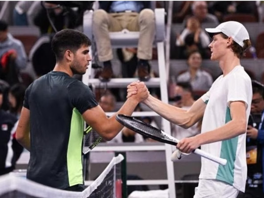 lorenzofares's tweet photo. Aggancio ⚠️ ✅️

Jannik #Sinner 🇮🇹 tocca oggi le 3️⃣6️⃣ settimane da n°1 del #tennis e raggiunge Carlos Alcaraz 🇪🇦, in vetta tra il 2022 e il 2023 in 4 momenti diversi 

Risultato dal grande significato simbolico: Jannik è col DRS attivato, tra 7 giorni il sorpasso ⏭️
#ATPTour https://t.co/AW6YbEamhk