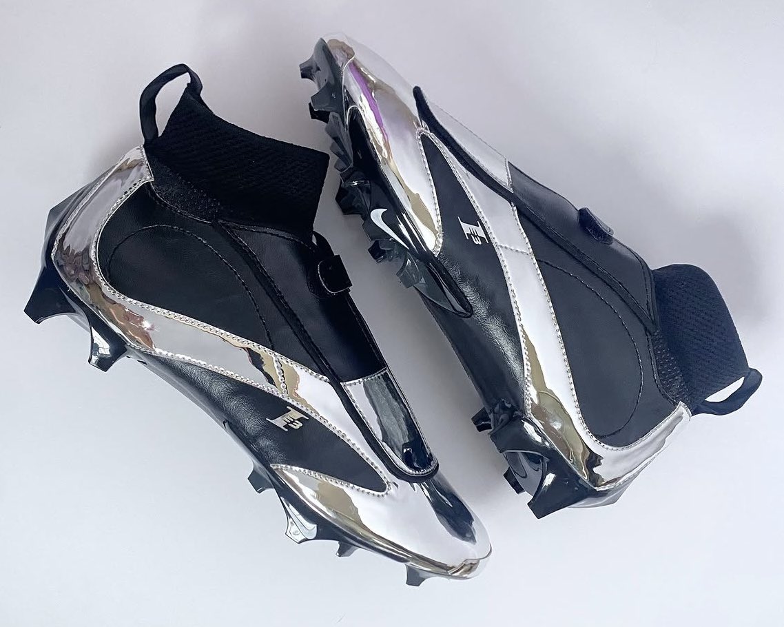 Devonta Smith has “Lombardi” Reebok Answer 4-inspired cleats for