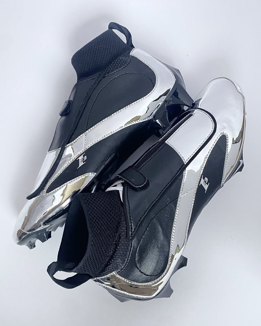 Devonta Smith has “Lombardi” Reebok Answer 4-inspired cleats for