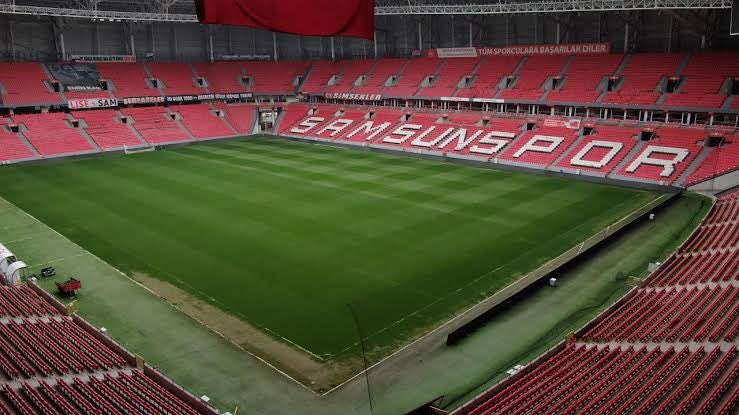 İyi ki Samsunsporluyuz!...

Türk Futbolunda son dönemlerde olan bitenleri görünce Samsunsporlu ve Samsunspor Başkanı olmaktan bir kere daha gurur duydum.

Türk Futbol Kamuoyu'nun şunu bilmesini istiyoruz: Biz Samsunspor'uz. "Armamız Yeter" diyoruz... 

Sahada şerefimizle oynarız,