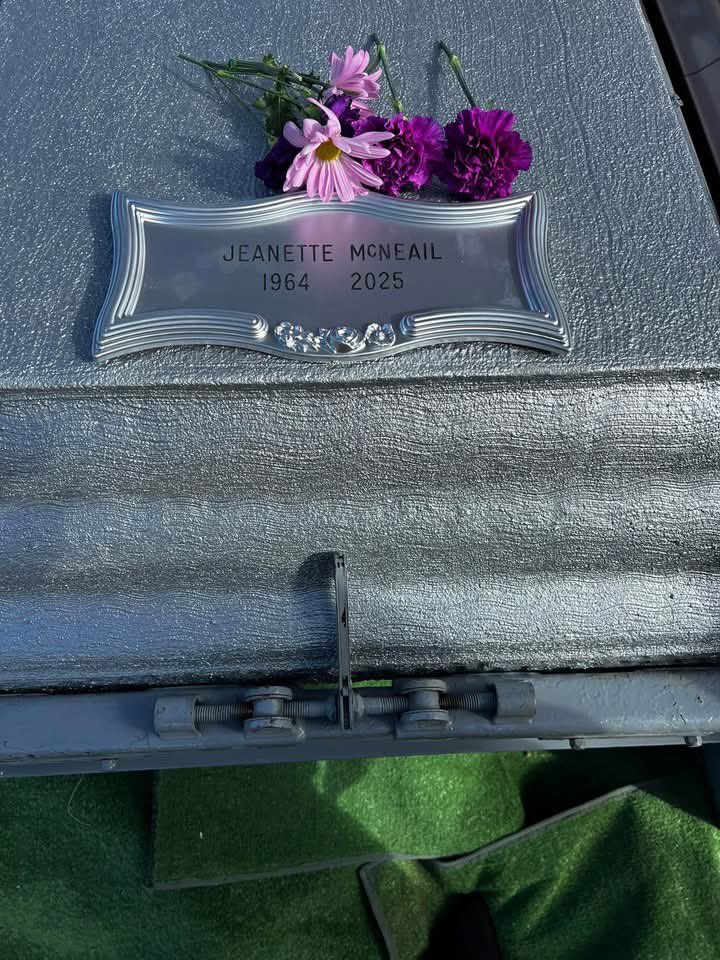 theNamesLonechi's tweet image. i just know you’re happy , even though the circumstances weren’t great on why , but we ALL GOT TOGETHER for you Mimi 💜 there’s no more time pain now , no more worries , no more hurt . Rest Peacefully GirlGirl 🫶🏾