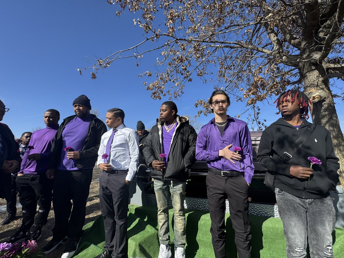 theNamesLonechi's tweet image. i just know you’re happy , even though the circumstances weren’t great on why , but we ALL GOT TOGETHER for you Mimi 💜 there’s no more time pain now , no more worries , no more hurt . Rest Peacefully GirlGirl 🫶🏾