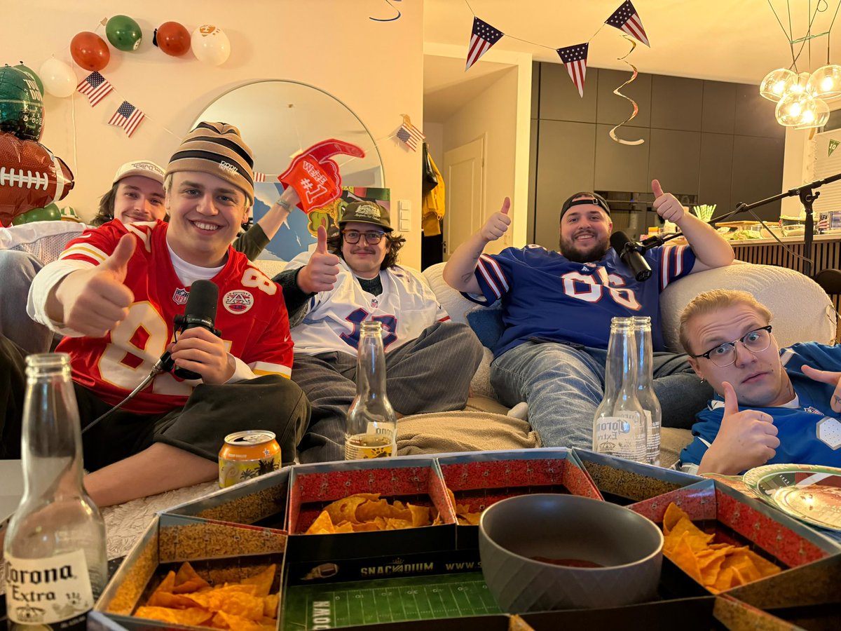 Whole Team am watchen YESSIR 🦅#rtlnfl #rtl #SuperBowl