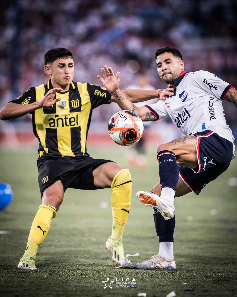 CancheroSrc's tweet photo. 𝐄𝐦𝐩𝐚𝐭𝐞 𝐠𝐢𝐠𝐚𝐧𝐭𝐞 𝐞𝐧 𝐞𝐥 𝐆𝐏𝐂

Finalizó el 1T en la Blanqueada, poco fútbol y mucha pelota por el aire.

Apenas una jugada de peligro por lado, el recibimiento fue demasiado premio para el poco fútbol visto en esta primera mitad.

📸 @LigaAUF https://t.co/MxUzrHQTGw