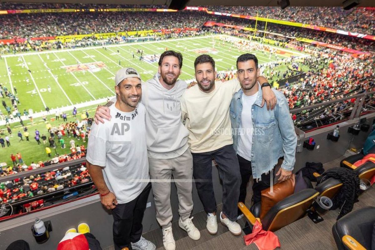 JeffFcb14's tweet photo. Esta foto es más grande que toda la historia del Super Bowl https://t.co/jjA6ZGX0Dt