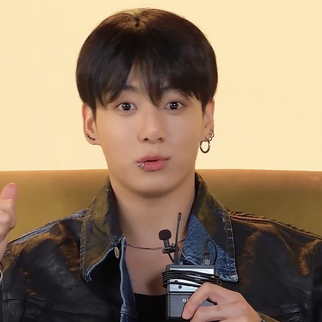 jjksevrn's tweet photo. "cuando jungkook se unió a nosotros por primera vez, tenía unos ojos tan grandes"— namjoon 
              
                             un hilo necesario; https://t.co/apd2a6D1pe