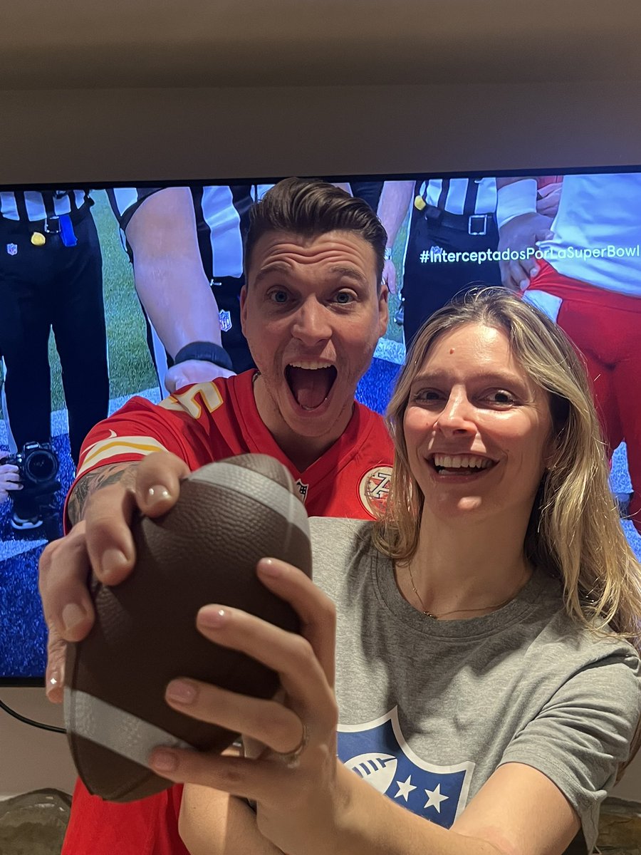 SIL_24_'s tweet photo. #interceptadosporlanfl Let’s gooooo ! @AinaraSantmaria https://t.co/kA9JrvQOh3