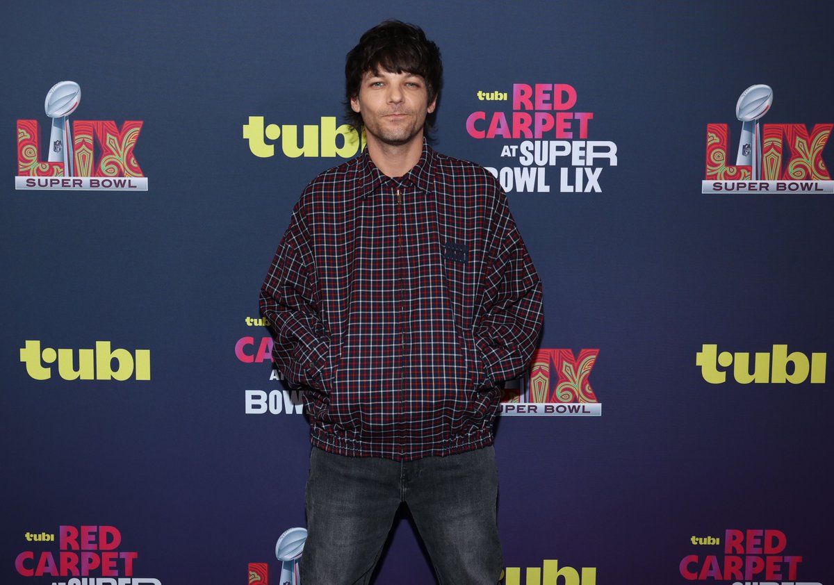 LouiesMedia's tweet photo. 📸 | Louis on the purple carpet for #SuperBowl!

© Owner https://t.co/JpygIW1esQ