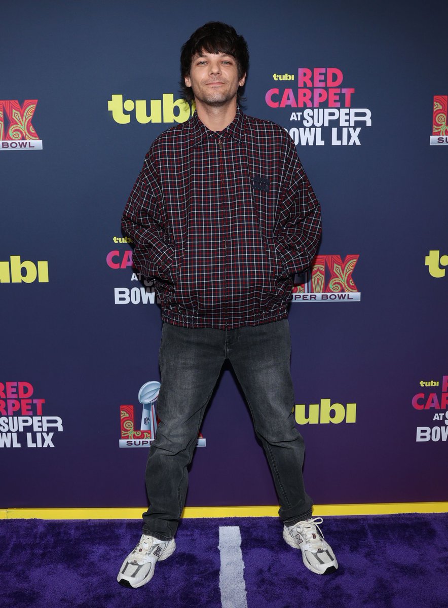 LouiesMedia's tweet photo. 📸 | Louis on the purple carpet for #SuperBowl!

© Owner https://t.co/JpygIW1esQ