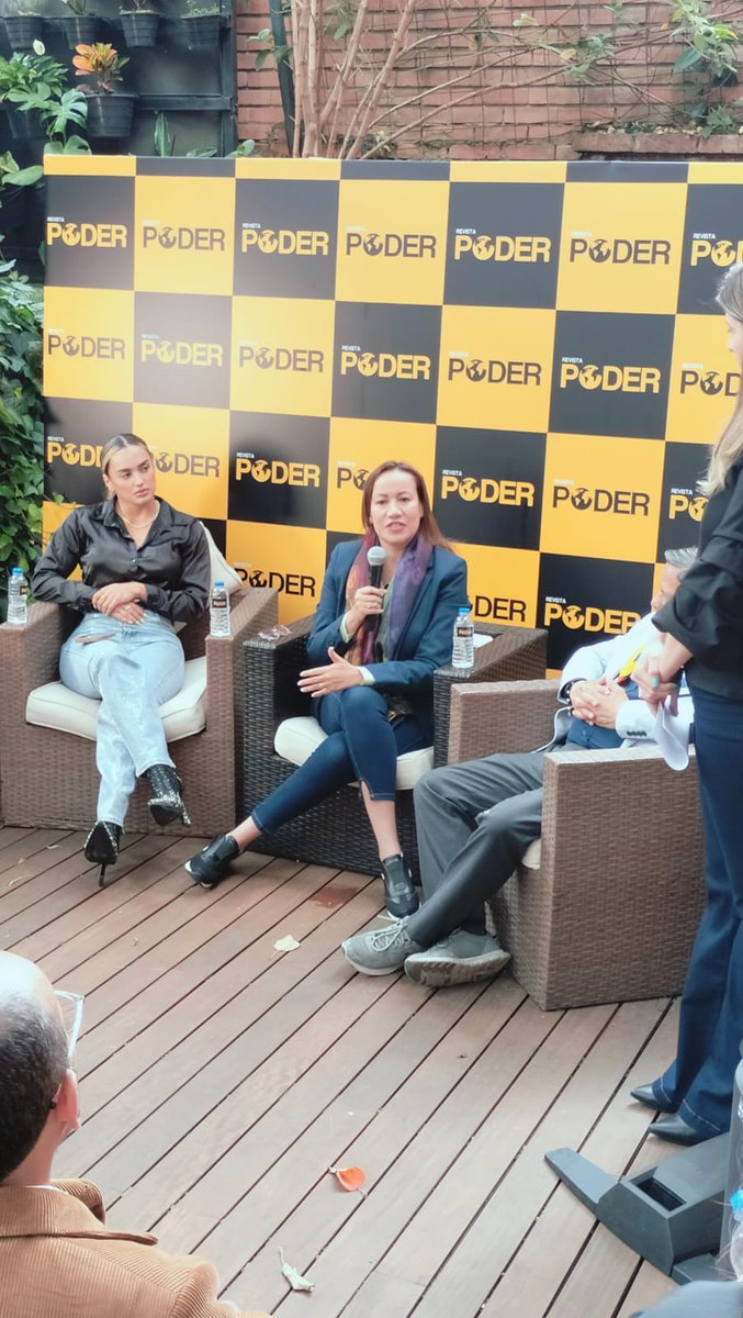 soyliliana10's tweet image. Hoy en el #DiaDelPeriodista, la Dra. @carolinacorcho estuvo como invitada en #RevistaPoder, hablando de algunos temas de interés nacional. 
&quot;Llegó el tiempo de las mujeres&quot;