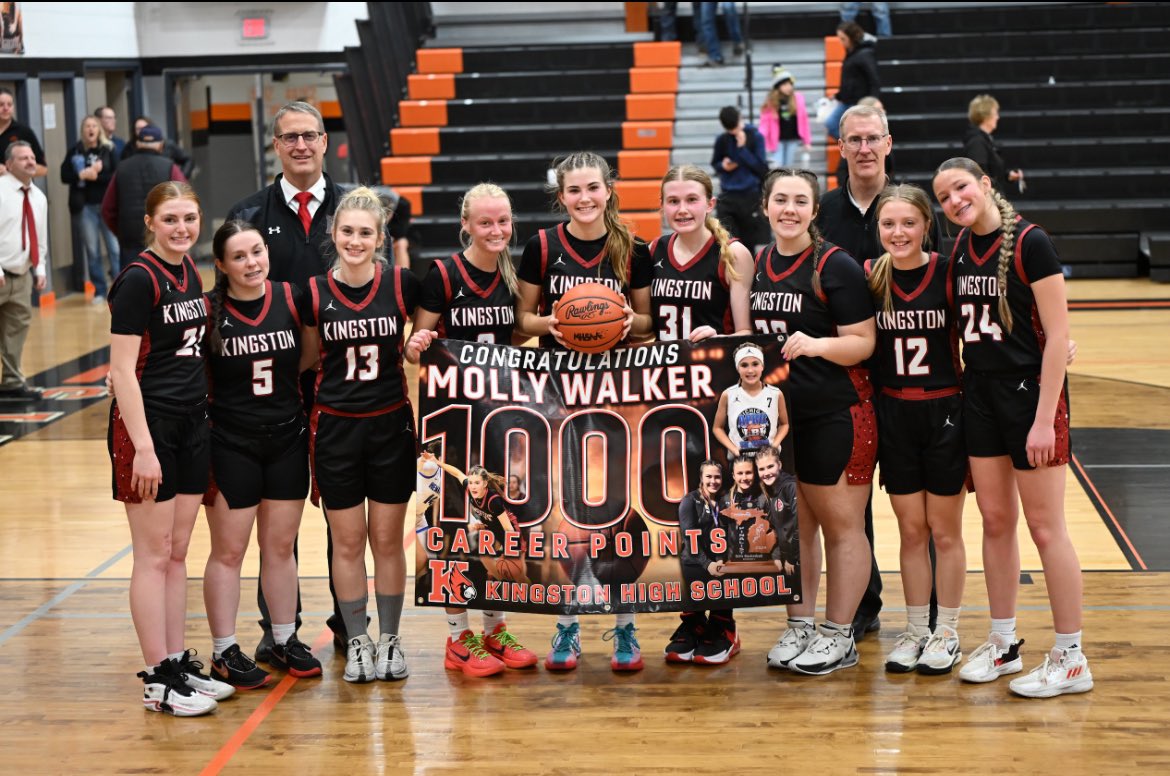 Molly Walker tweet media