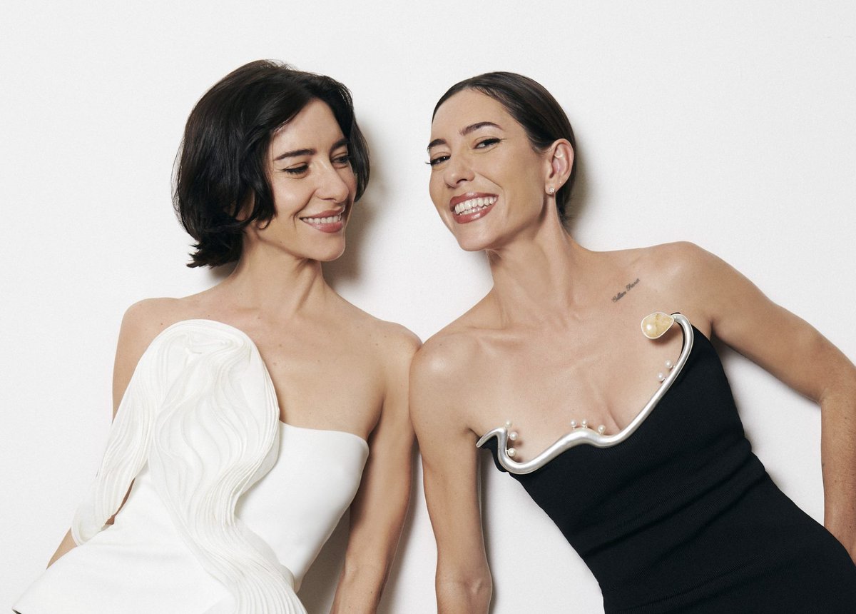 theveronicaspl's tweet photo. Pełny wywiad z The Veronicas dla australijskiego Cosmpolitana znajdziecie na naszym Instagramie. 📰

https://t.co/XkINYAj0Tk https://t.co/3cF3w4KmNc