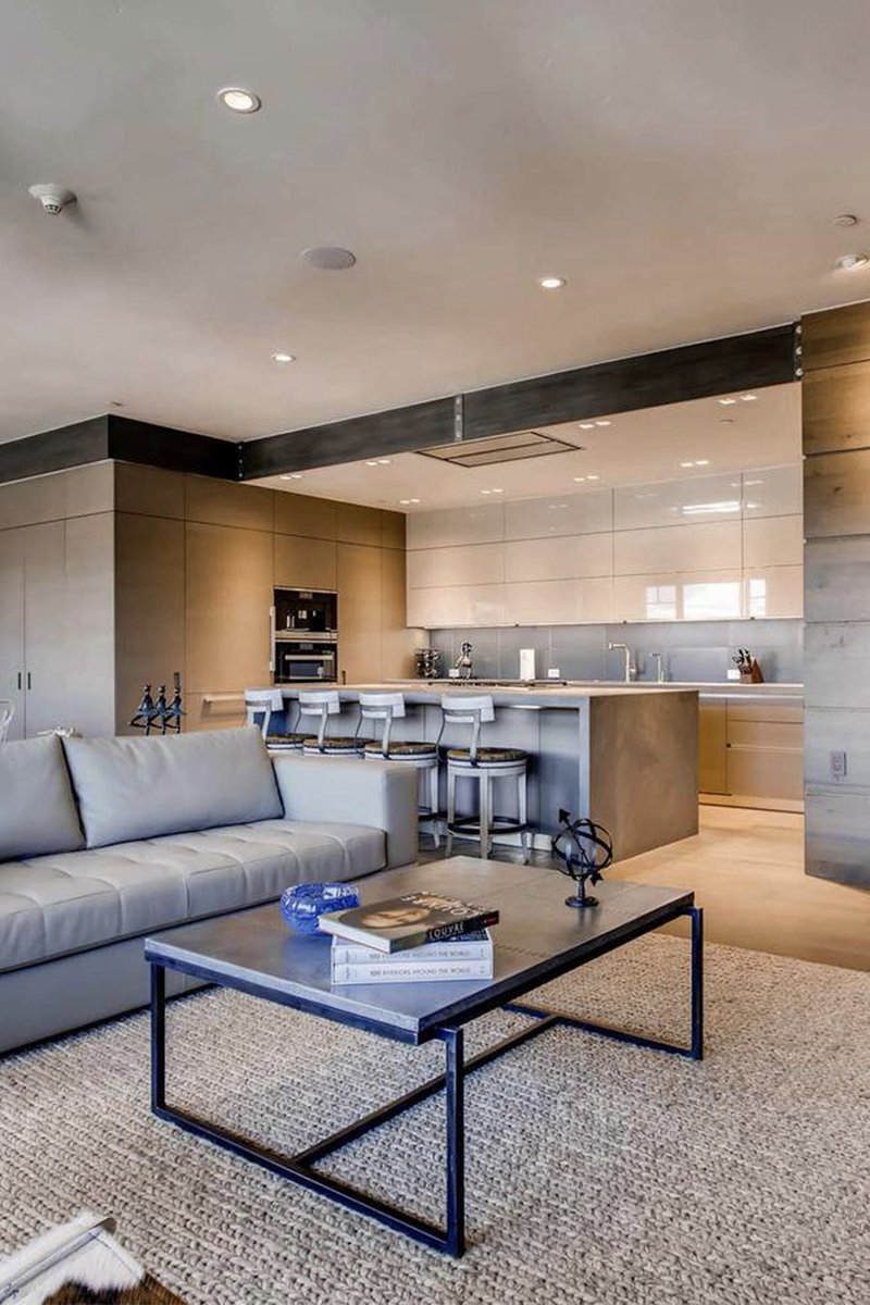 InvitedHome's tweet image. Presidents’ Day weekend = powder days. If you were planning to sit this one out, you might want to rethink that… The Rockies are in for a storm, and a few of these homes are still available for a last-minute trip.

1. Hood Park Manor | Telluride, CO
2. T’ride and True |…