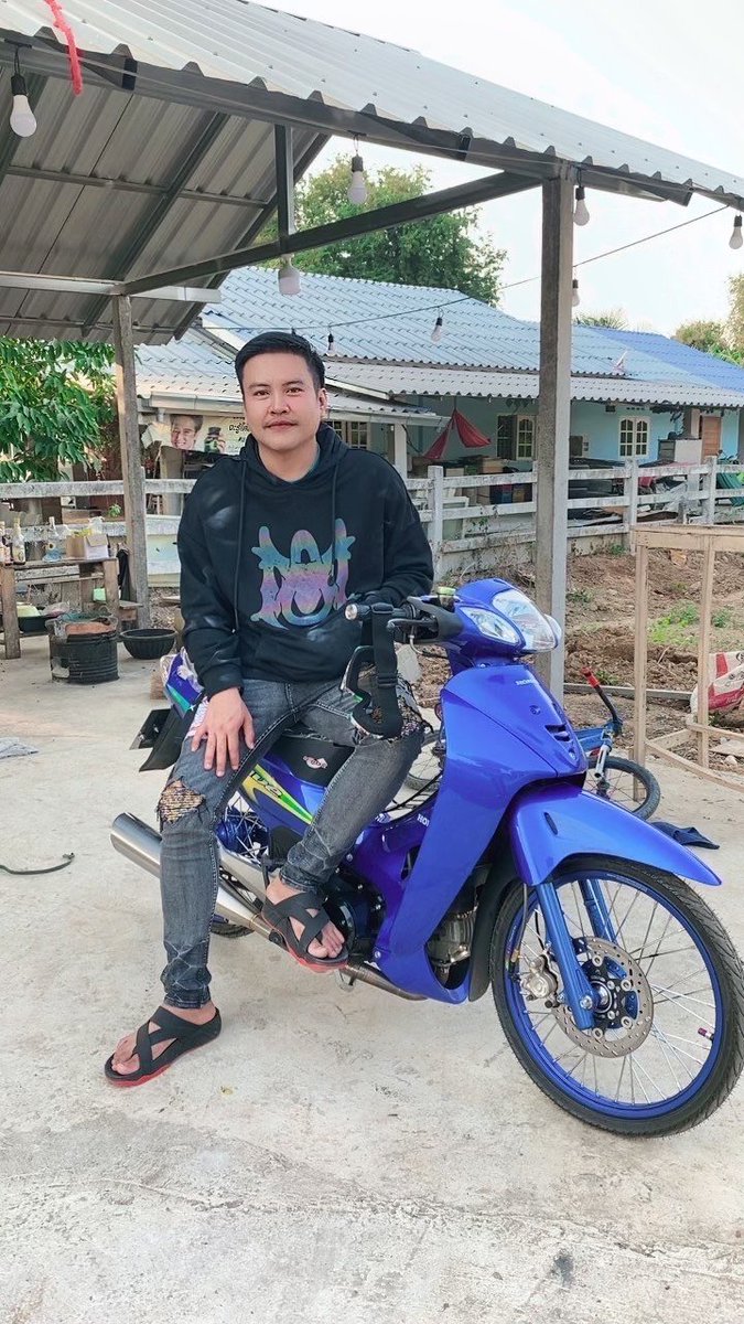 'เป็นได้แค่ ทางผ่าน
เพราะบ้าน อยู่ติดถนน  😜
#เวฟดิว่ะ 
#กาญจนบุรี