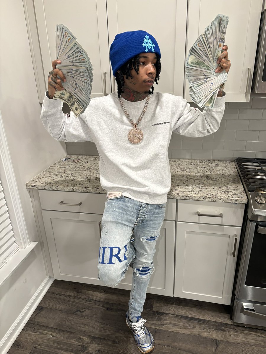 Yn_problem's tweet image. Fck twitter my money long😭👣